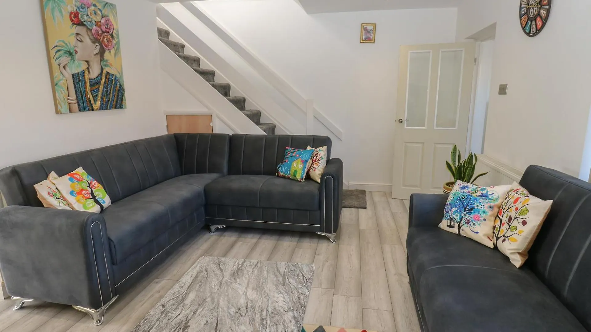 Cosmic Pearl Villa Leeds  Holiday home Leeds (West Yorkshire)