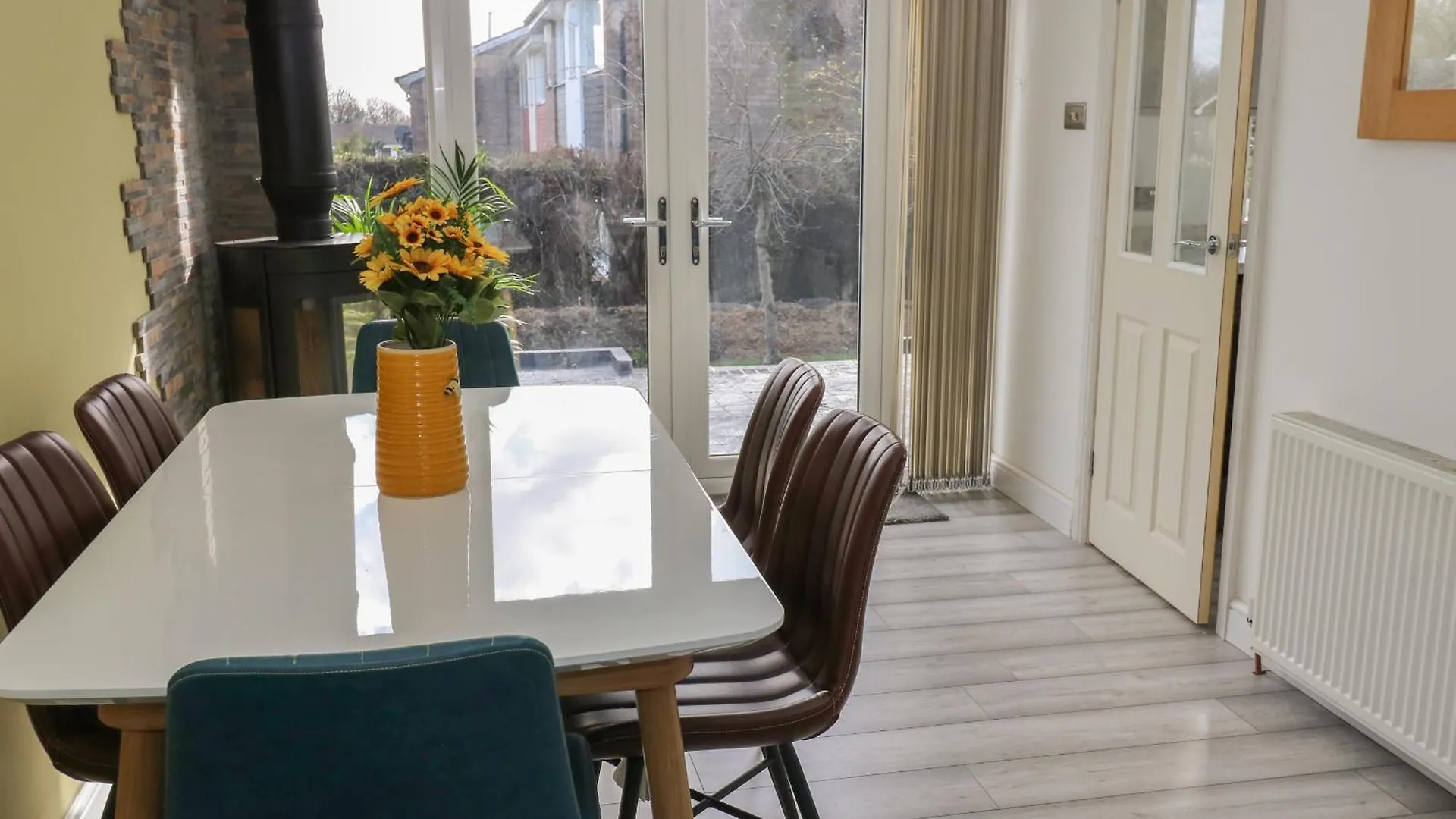 Cosmic Pearl Villa Leeds  Holiday home
