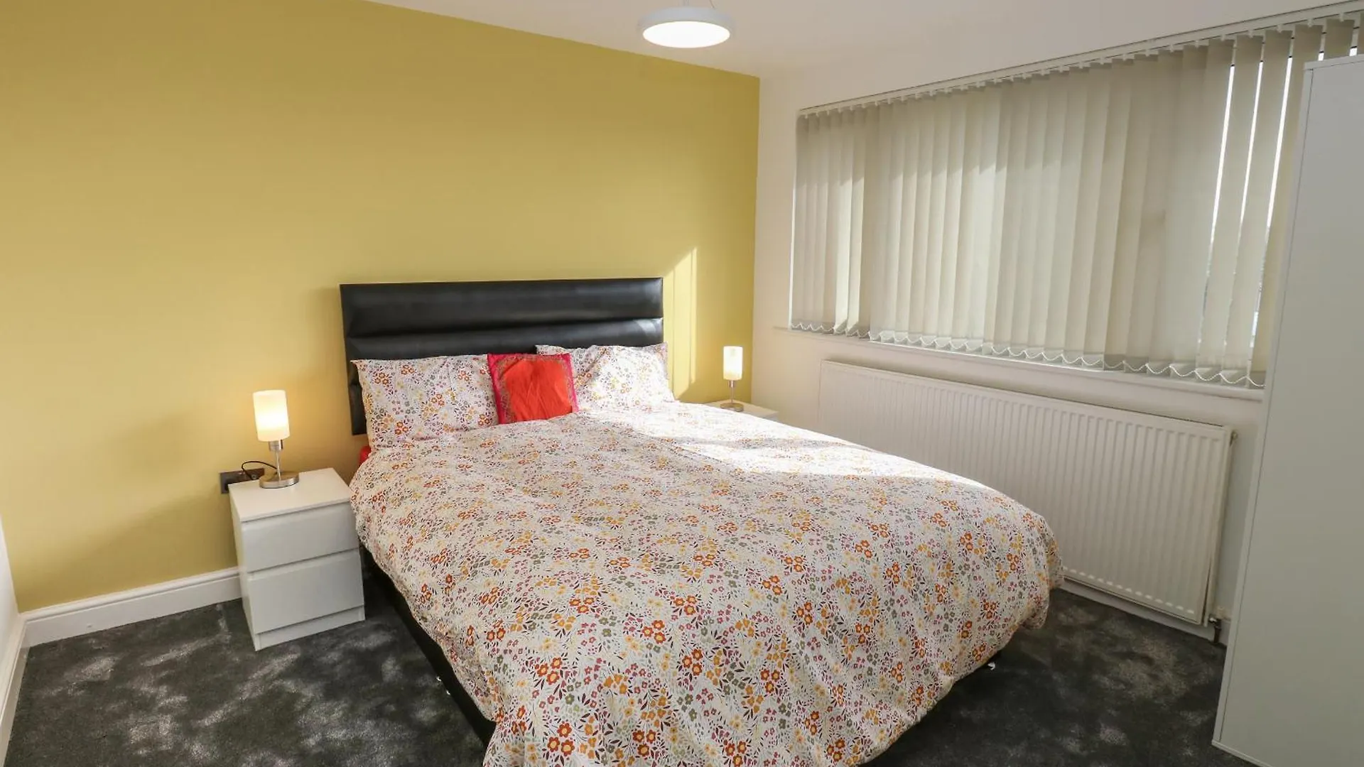 Cosmic Pearl Villa Leeds  0*, Leeds (West Yorkshire) United Kingdom