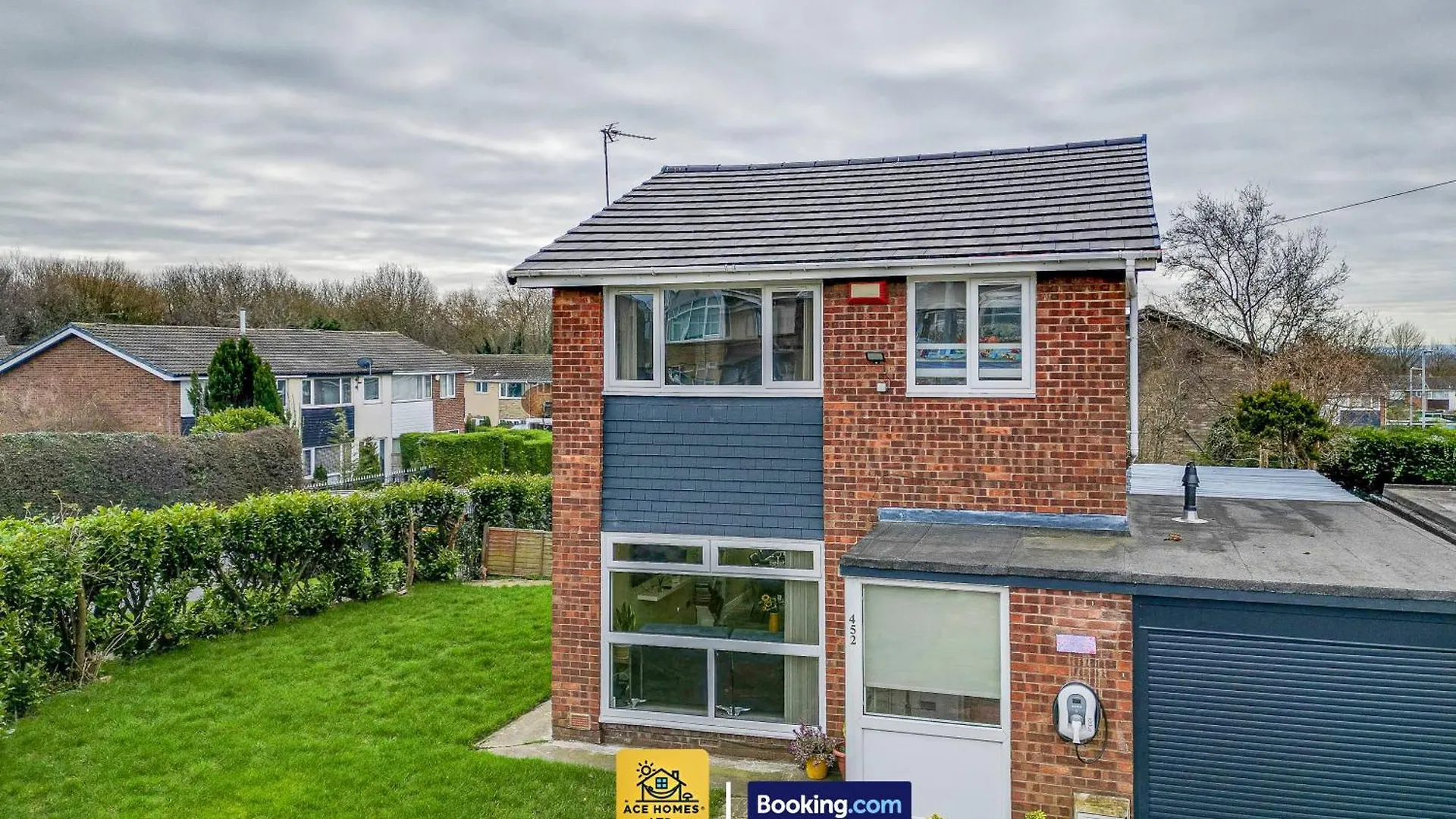 Cosmic Pearl Villa Leeds  Holiday home Leeds (West Yorkshire)