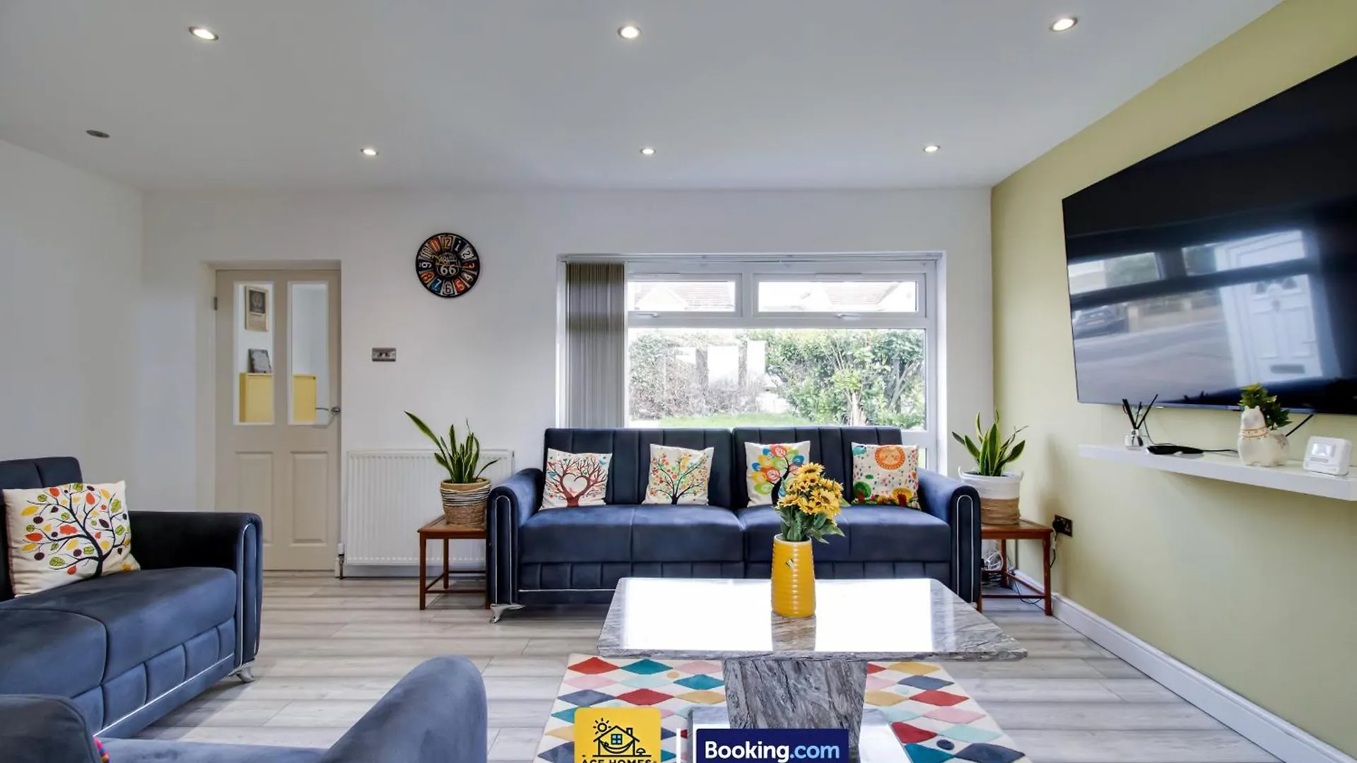 Cosmic Pearl Villa Leeds  Leeds (West Yorkshire)