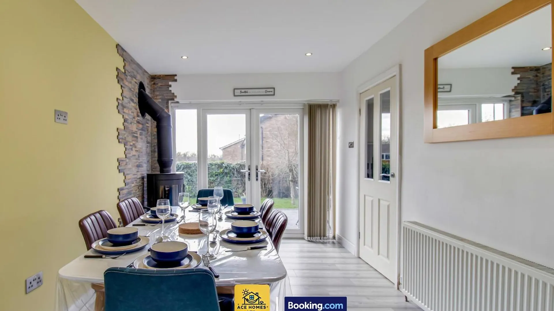 Cosmic Pearl Villa Leeds  Holiday home