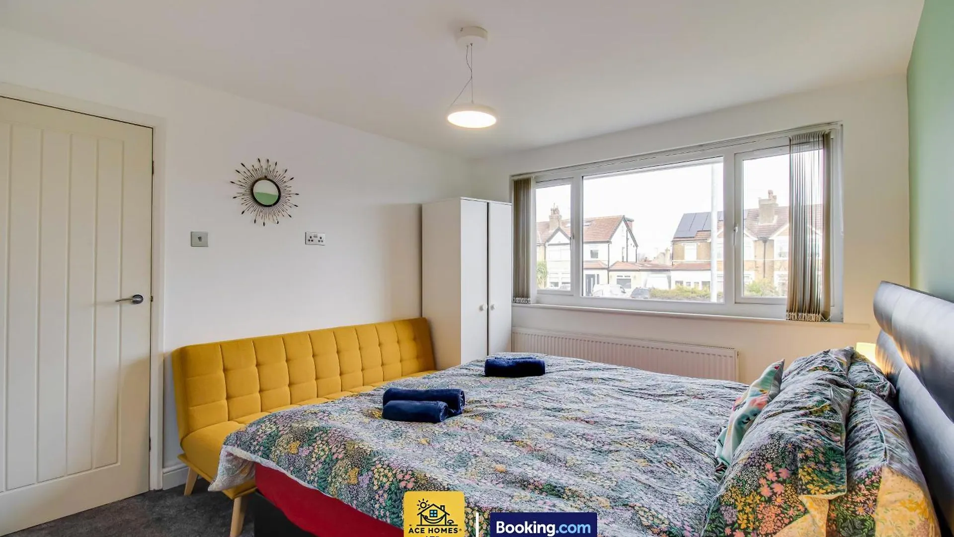 Cosmic Pearl Villa Leeds  United Kingdom