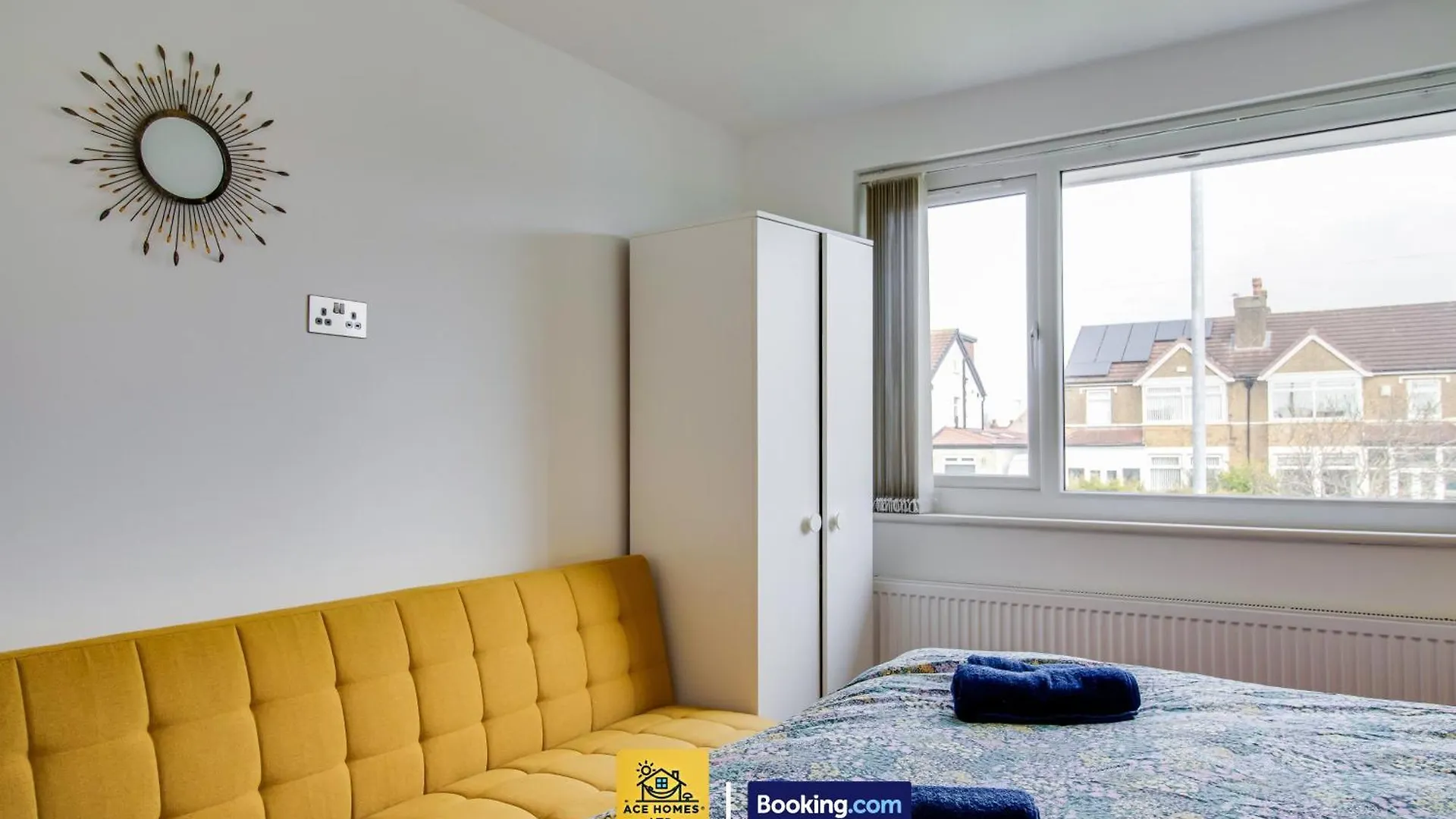 Cosmic Pearl Villa Leeds  0*, Leeds (West Yorkshire) United Kingdom