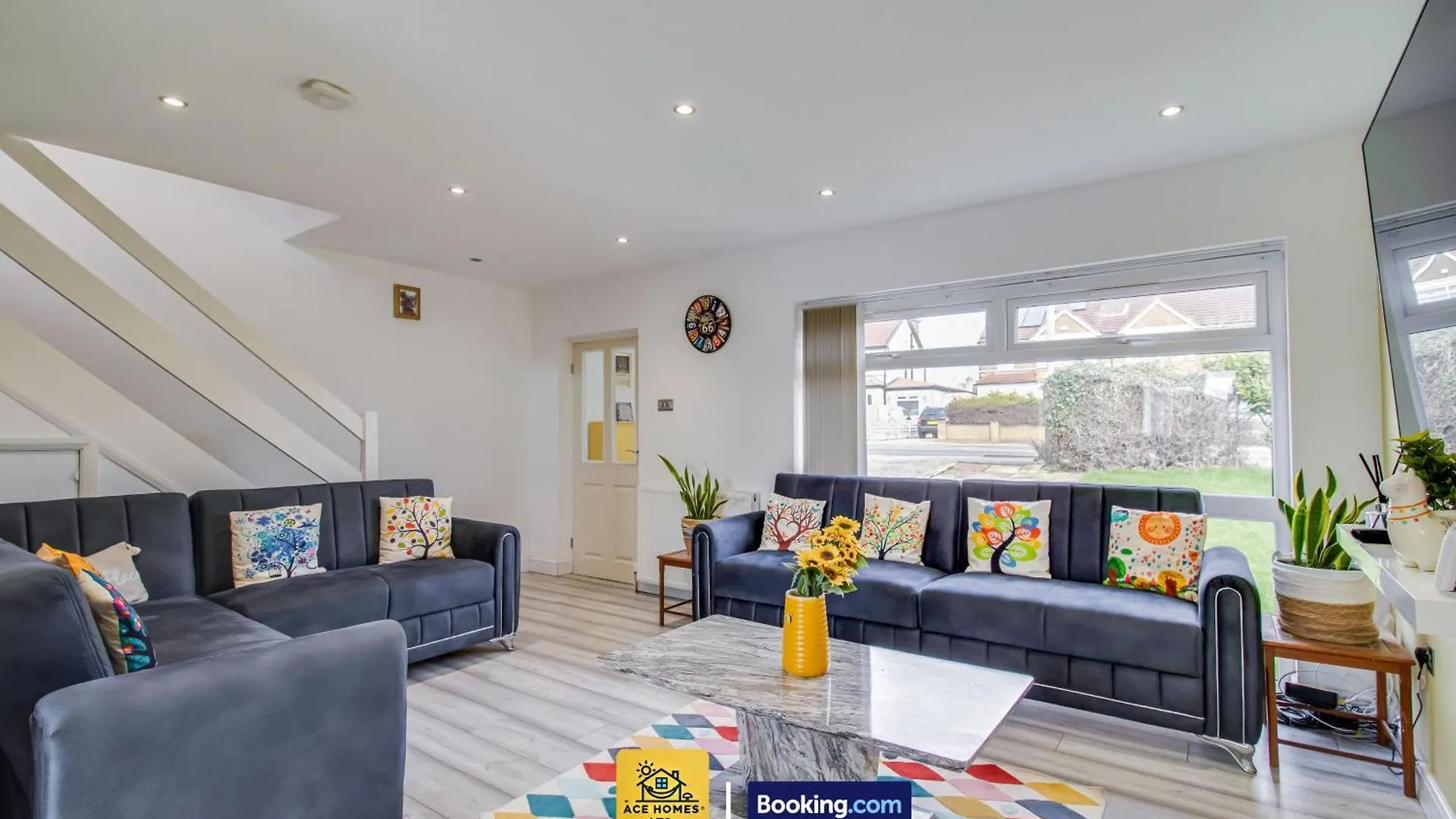 Cosmic Pearl Villa Leeds  Holiday home Leeds (West Yorkshire)