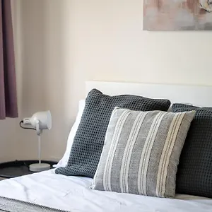 Wykebeck Mount By Our Short Stunning New Build With Plenty Of Free Parking And Fast Wifi Holiday home